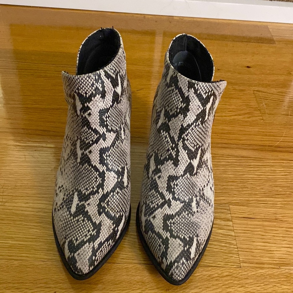 booties - Picture 2 of 5